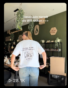 Reel: Shirt zur WM im Laden